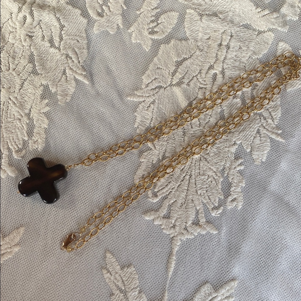Elegant Gold tone Necklace with Brown tortoiseshell look Pendant